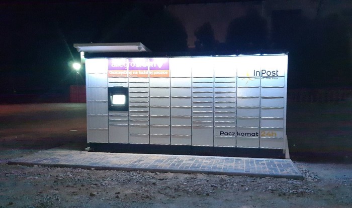 Paczkomat STAR01M Na parkingu przy Markecie Napierała