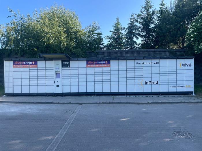 Paczkomat STB01A Przy markecie Carrefour