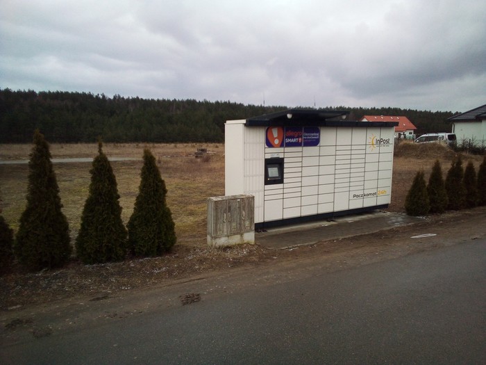 Paczkomat STC01M przy stacji kontroli pojazdów