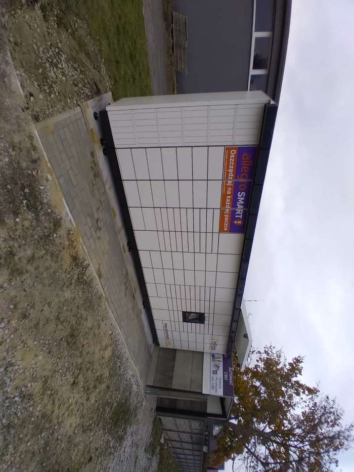 Paczkomat STE01M W płocie firmy Alu-Tent