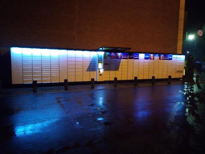 Paczkomat STG01A Przy markecie Carrefour