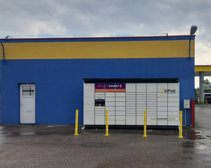 Paczkomat STG01BAPP Na stacji benzynowej