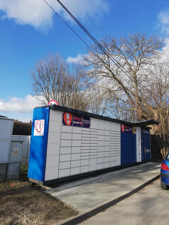 Paczkomat STG02A Przy markecie Biedronka