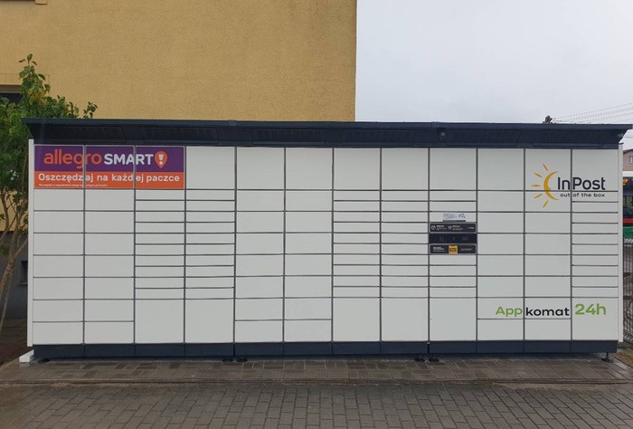 Parcel Locker STG03BAPP przy budynku