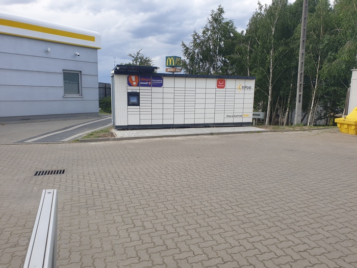 Paczkomat STG08M Stacja paliw MOL