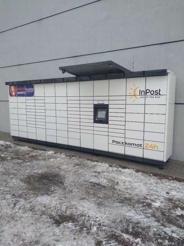 Paczkomat STG11M przy Biedronce
