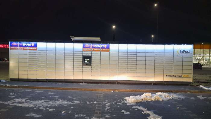 Paczkomat STG13M Przy sklepie Lidl