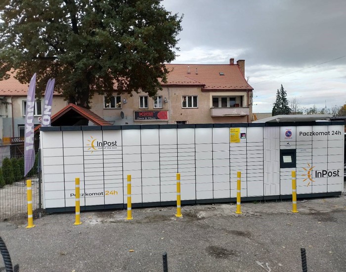 Поштомат STM01M Przed sklepem wędkarskim, przy parkingu