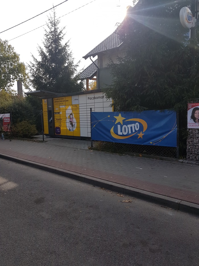 Paczkomat STN01A Przy sklepie Rekin