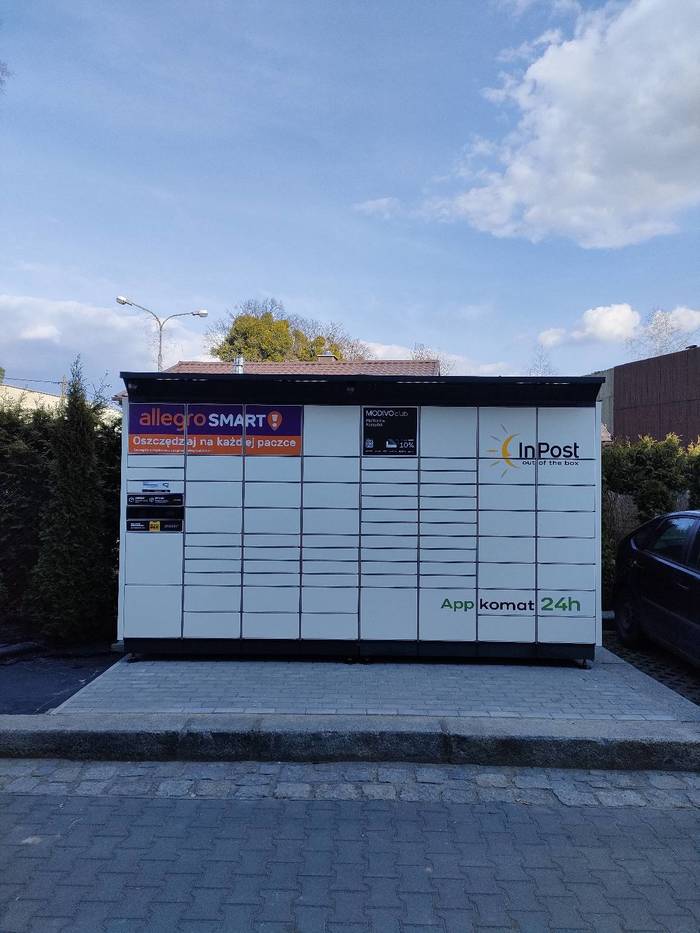 Parcel Locker STO03BAPP Przy pawilonie handlowo-usługowym