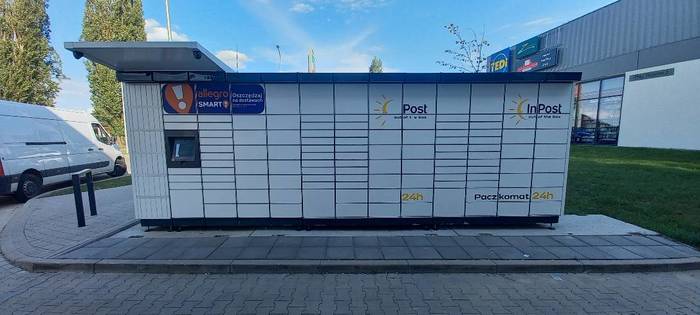 Paczkomat STO04M Przy parkingu od strony Placu Targowego