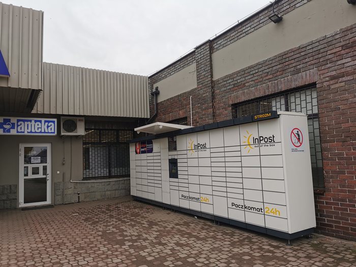 Paczkomat STR02M Przy budynkach usługowych