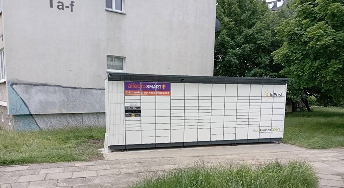 Paczkomat STS02BAPP Przy parkingu