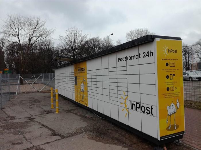Paczkomat STS02N Przy markecie Biedronka