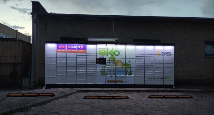 Paczkomat STS03APP Przy siedzibie spółdzielni mieszkaniowej
