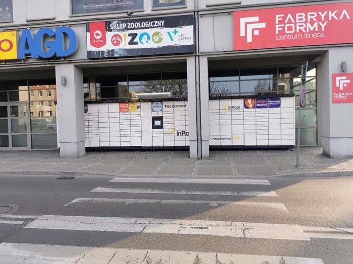 Paczkomat STS03M Skrzyżowanie ulic Chrobrego oraz Kazimierza Wielkiego
