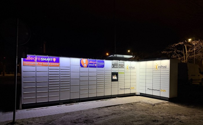 Paczkomat STS07M Na parkingu Stacji Kontroli Pojazdów