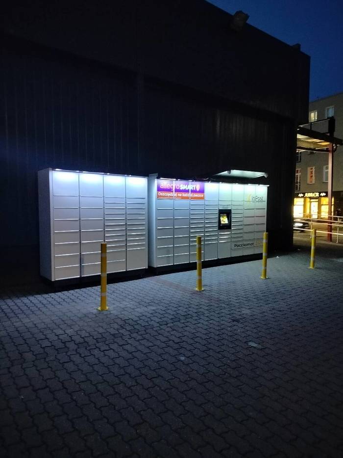 Paczkomat STS17M Przy markecie Rossmann
