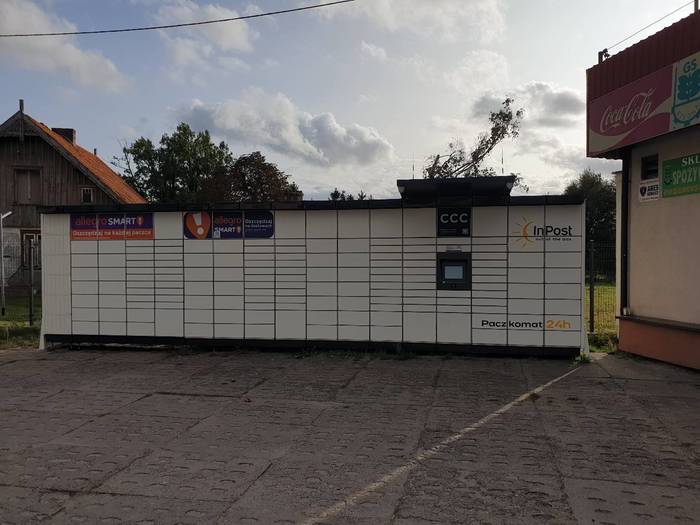Paczkomat STT01M przy sklepie spożywczym