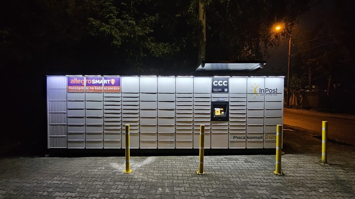 Parcel Locker STW01M Przy głównym wejściu do sklepu Kaufland