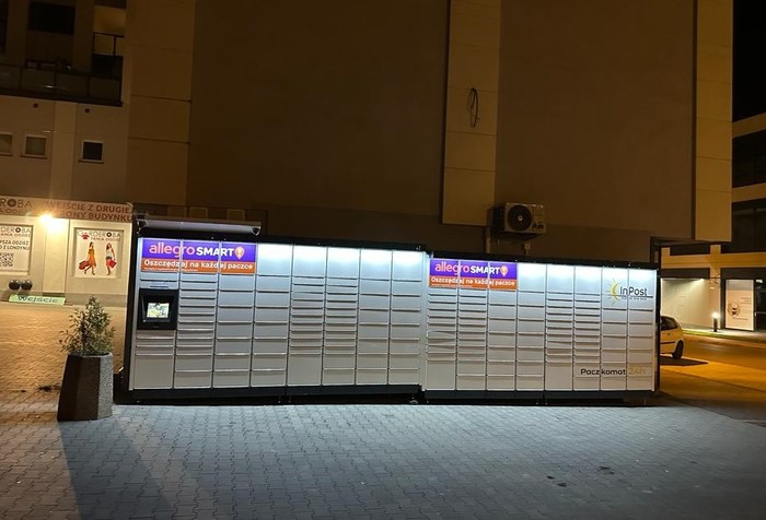 Parcel Locker STW16M Parking z tyłu sklepu przy Okulickiego 2 LIDER