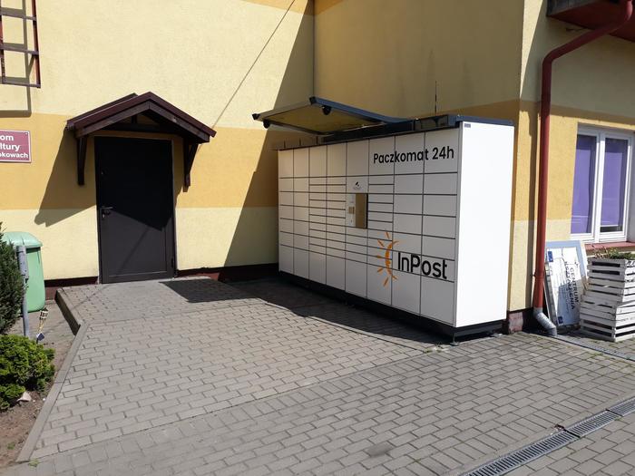 Paczkomat SUB01N Przy wejściu do Domu Kultury