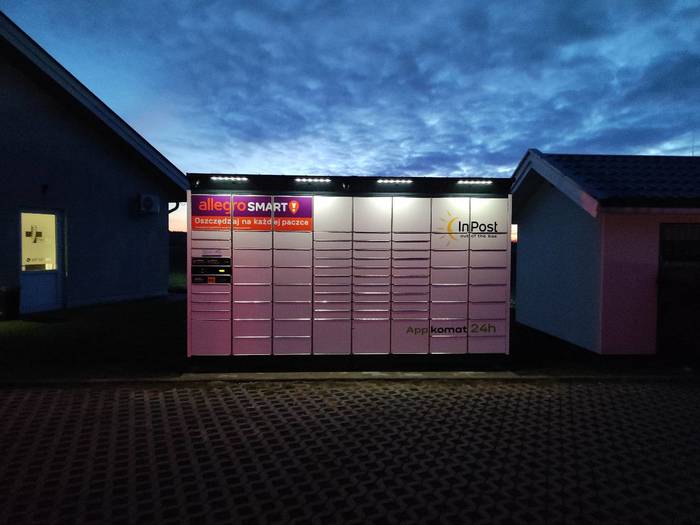 Parcel Locker SUE02BAPP parking przy budynku