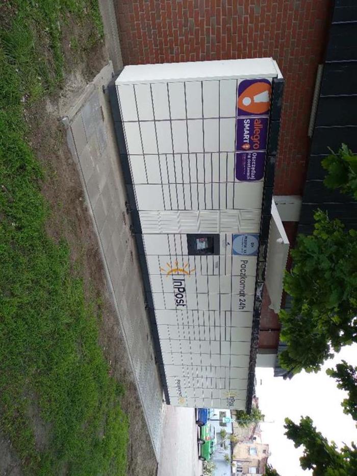 Parcel Locker SUL01M przy parkingu marketu  Aldi