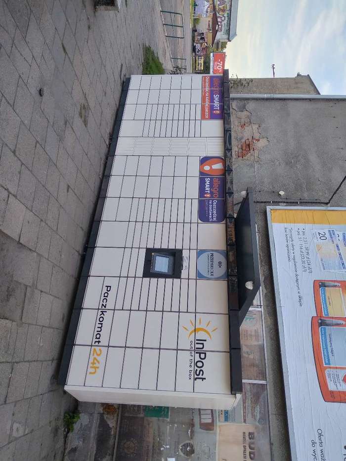 Parcel Locker SUL05M przy ścianie budynku  budynku PKS