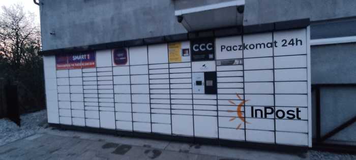 Paczkomat SUP01N Na Parkingu