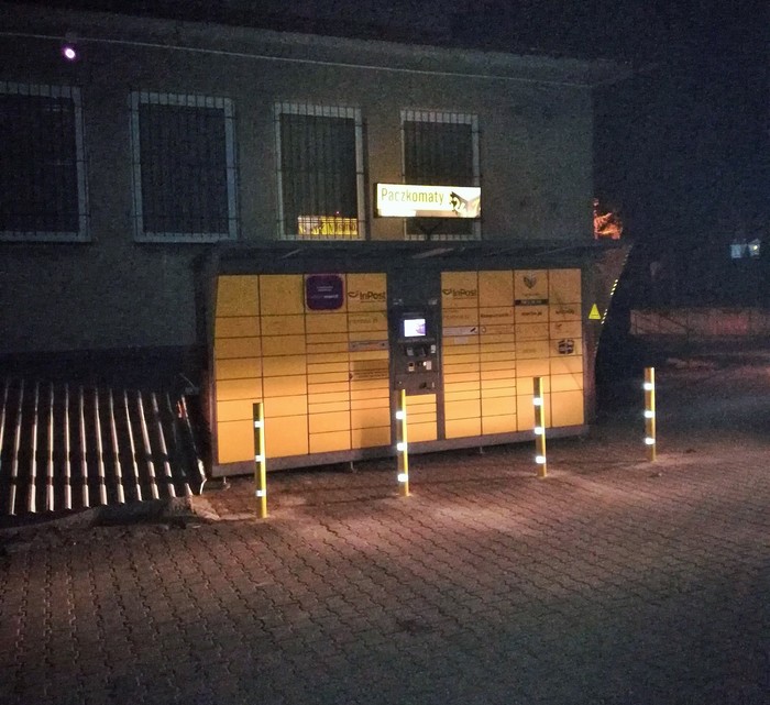 Parcel Locker SUR01E Na parkingu Urzędu Gminy
