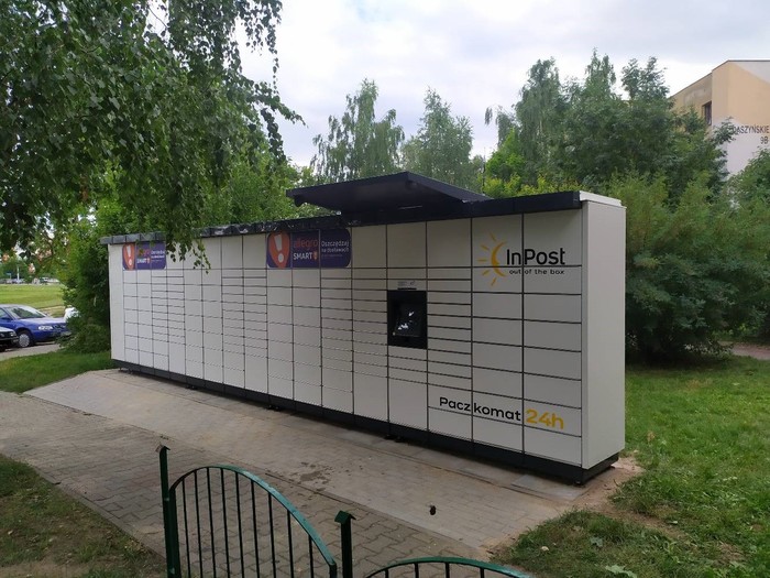 Paczkomat SUW09M ul. Daszyńskiego 3B naprzeciwko kontenerów PCK
