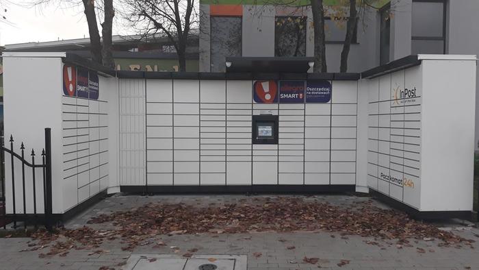 Paczkomat SUW13M przy przedszkolu Zielony Zakątek