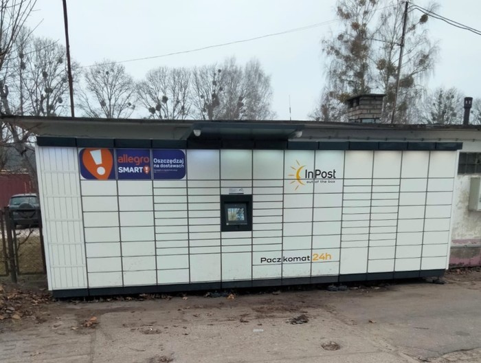 Paczkomat SUX01M parking firmy Banair