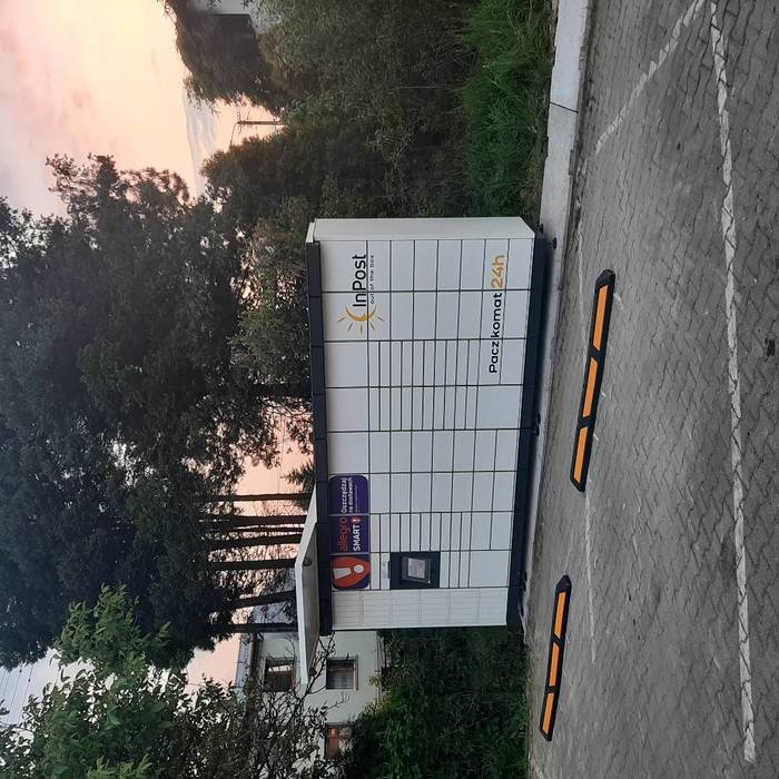 Paczkomat SVI01M parking sklepu