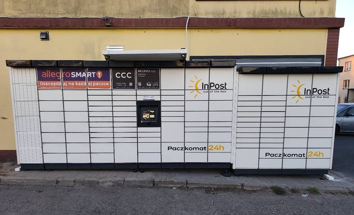 Paczkomat SVO02M Przy sklepie spożywczym Sklep Polski