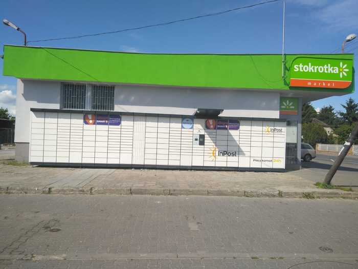 Paczkomat SWD04N Przy sklepie Stokrotka