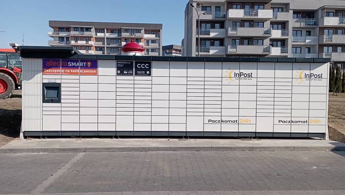 Paczkomat SWE13M Przy markecie Biedronka