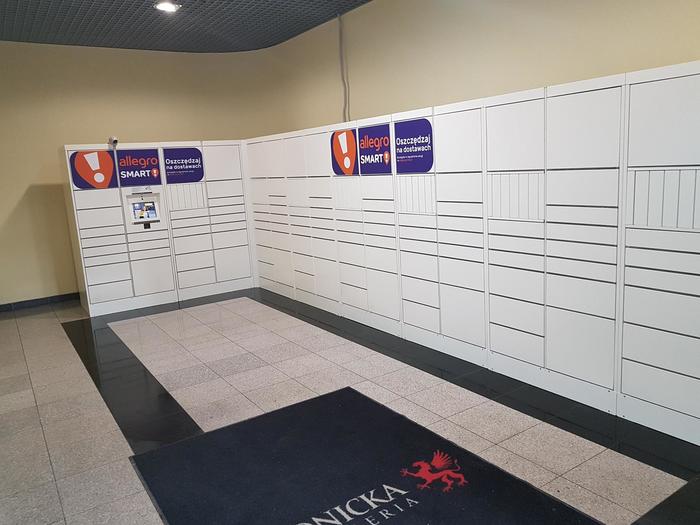Parcel Locker SWI01HO Wejście do Galerii z parkingu na dachu