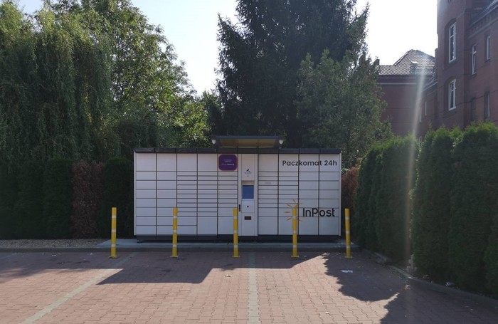 Parcel Locker SWI04A Przy wewnętrznym parkingu sklepu Biedronka