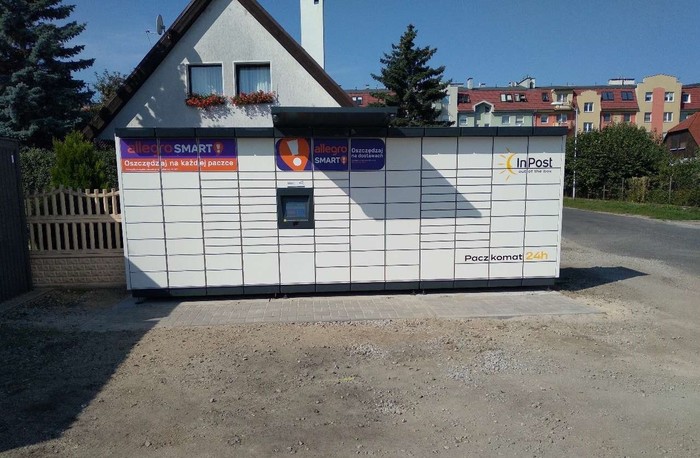 Parcel Locker SWI11M Na parkingu przychodni