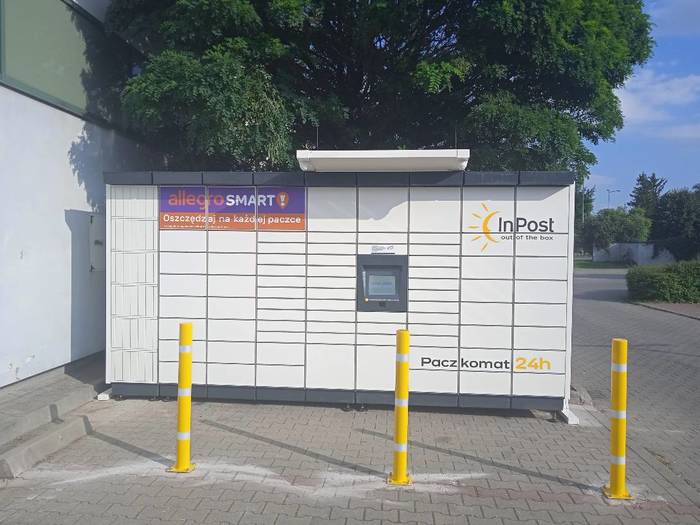 Parcel Locker SWI21M Na parkingu
