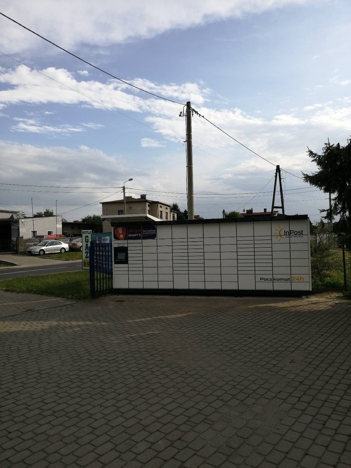 Paczkomat SWY02M Obok warsztatu samochodowego Semi Nosiadek