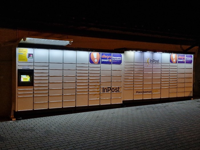 Paczkomat SXC01M Przy Sklepie Delikatesy Centrum