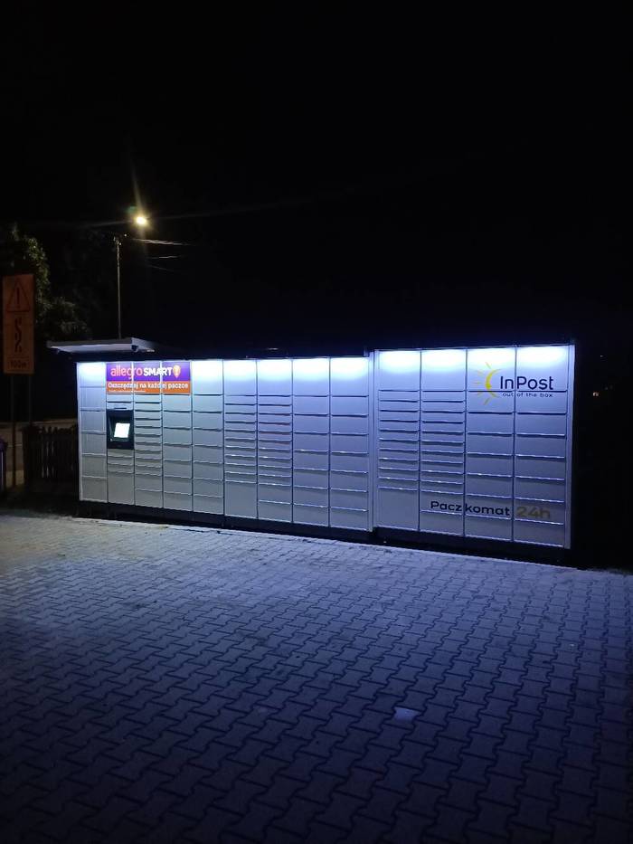 Paczkomat SXO02M Na parkingu przy OSP Sokolniki