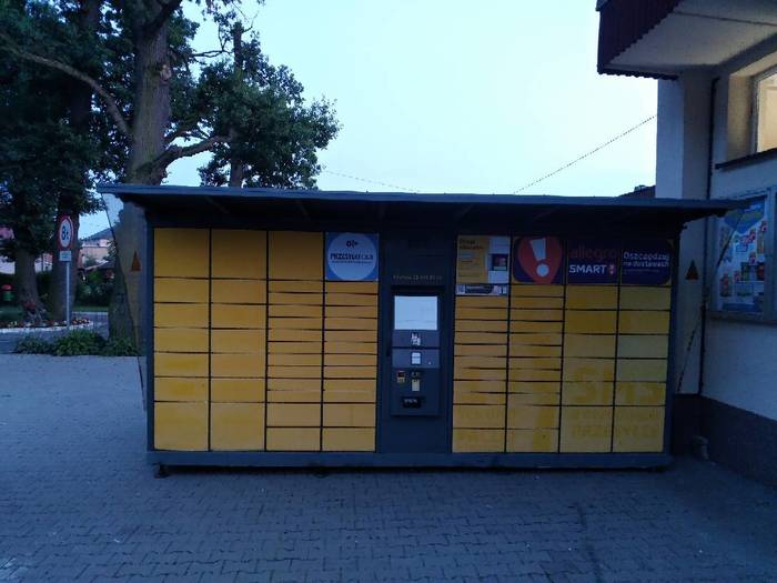 Paczkomat SXQ01G Przy sklepie Lewiatan