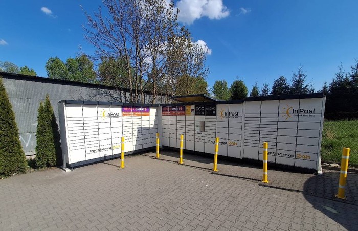 Parcel Locker SXX01N na parkingu za Domem Strażaka