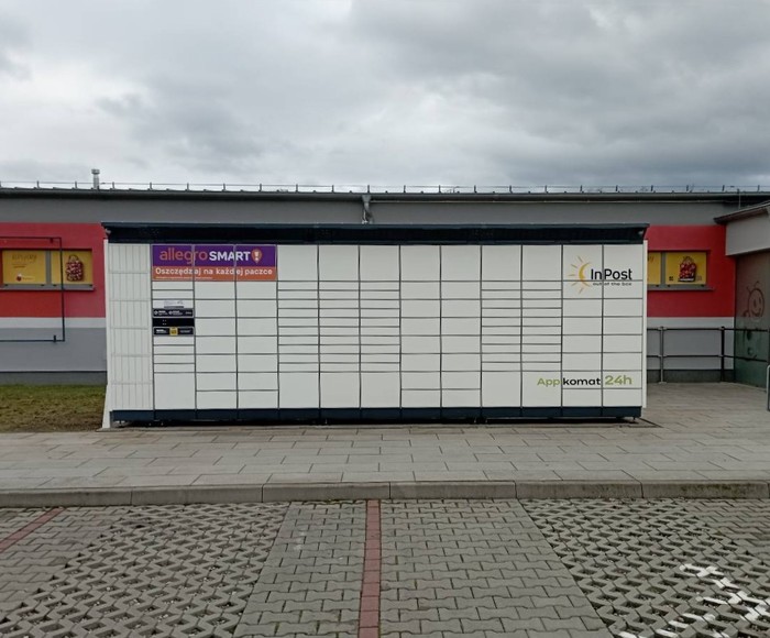 Поштомат SYWI01BAPP Na parkingu za stacją Moya
