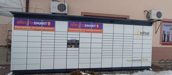 Paczkomat SZAW01BAPP Sklep Gama, prawa ściana przy wejściu