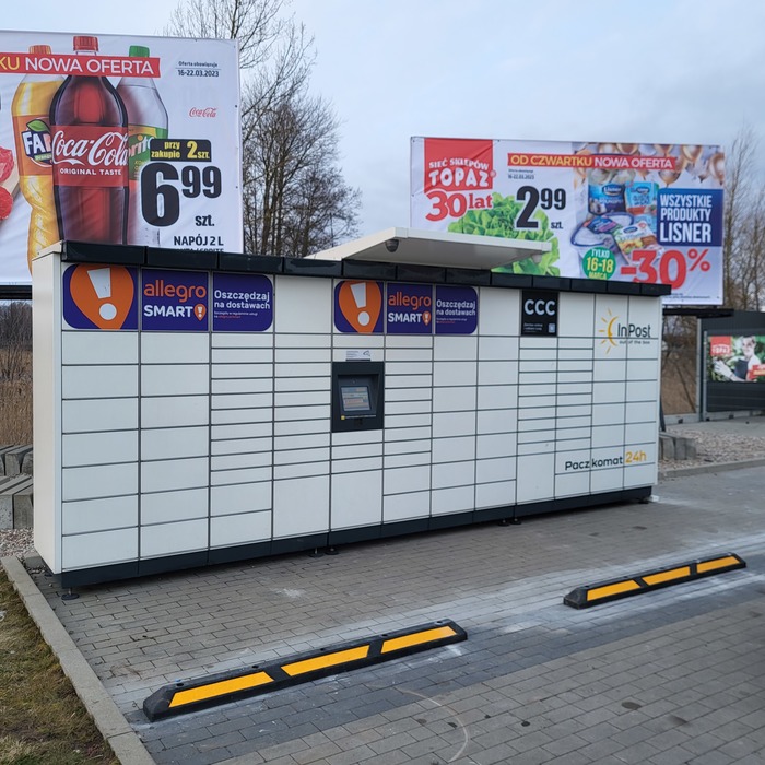 Parcel Locker SZB01M parking przed sklepem